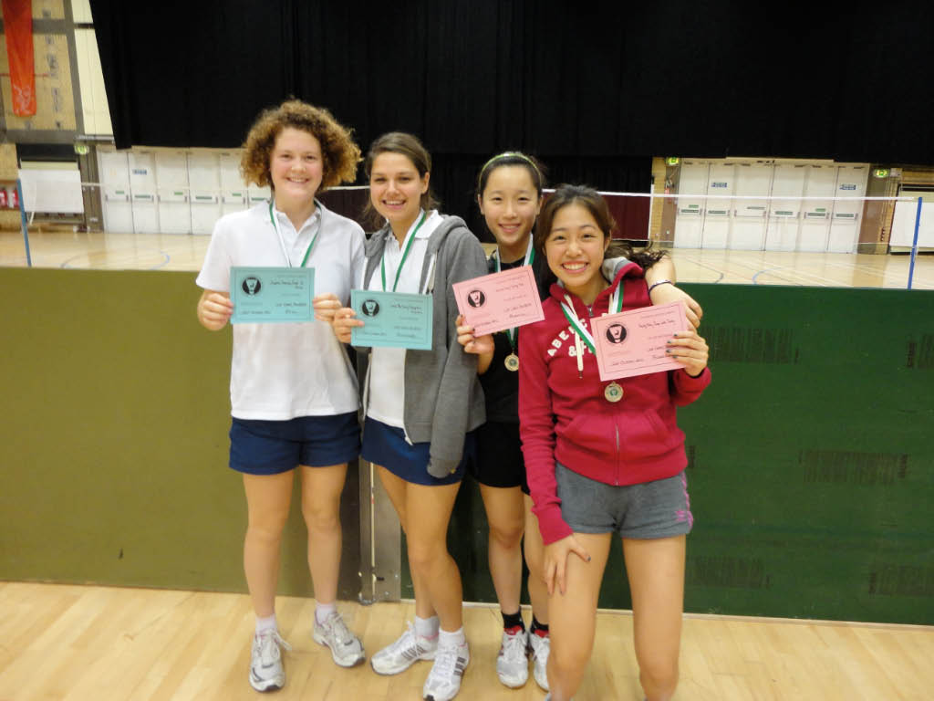 U18 GD Plate R/up Ruby Hui/Tam Lok Tung, winners Sarah De Souza/Josephine Harrison